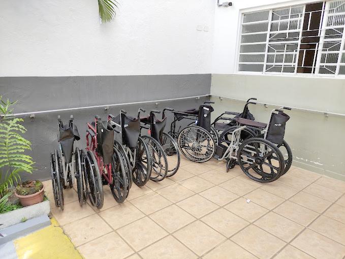 Sala principal da casa de repouso Lar Moreira com ambiente acolhedor