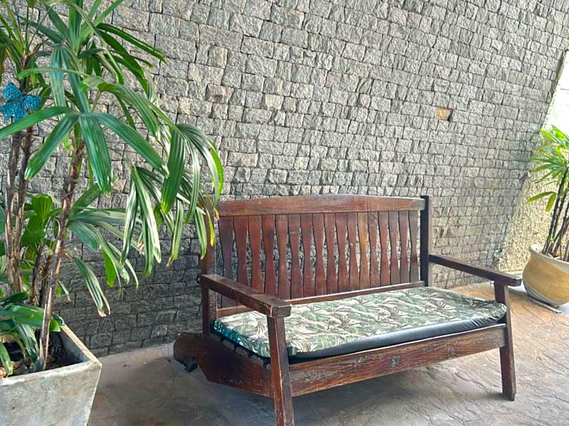 Portão de entrada da casa de repouso Lar Moreira